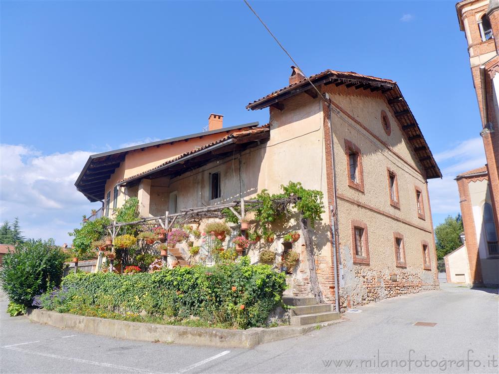 Sandigliano (Biella) - Vecchia casa del centro storico del borgo